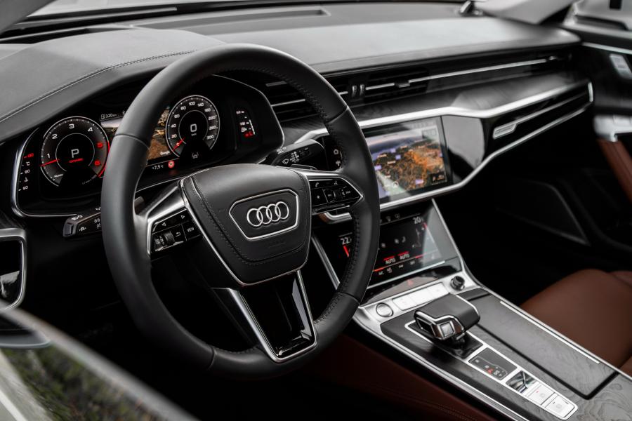 Панель приборов Audi A6 50 TDI Quattro (C8) 2018 года  (WW) (фото 2 из 40)